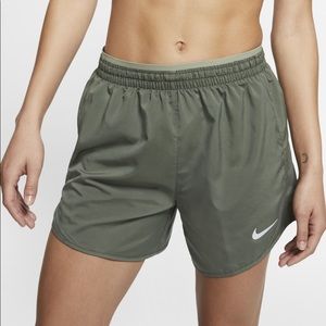 Women’s Nike Tempo Lux Short 5″